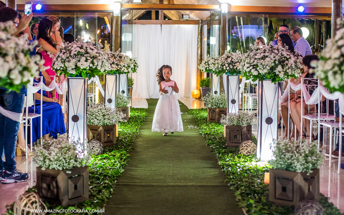 Entrada da Florista com a Fotografia de Casamento da Amazing Fotografia