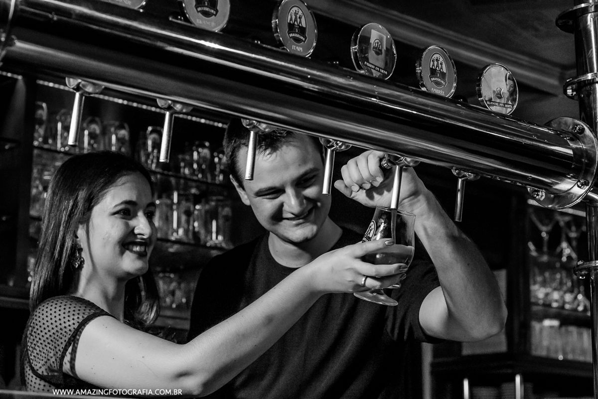 Sergio Damasceno realizou um ensaio de Casais na Cervejaria Les 3 Brasseurs em São Paulo
