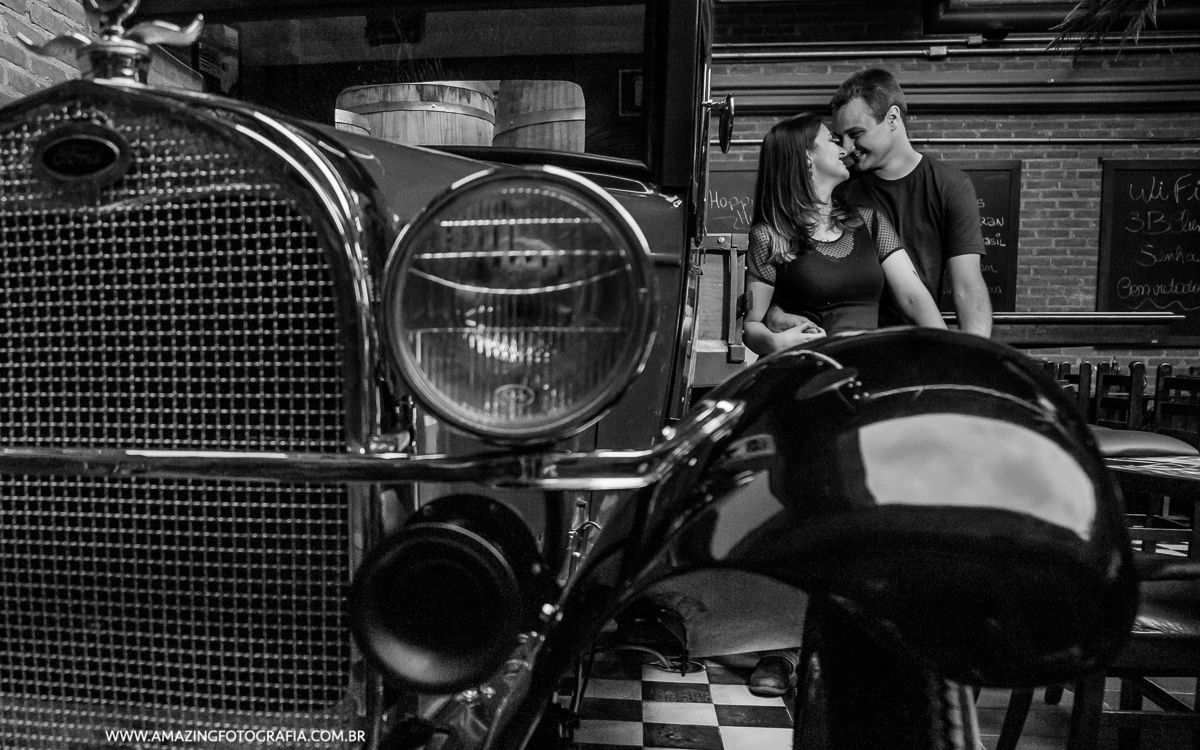 Book de Casal feito pela Amazing Fotografia na cervejaria Les 3 Bresseurs em São Paulo - SP