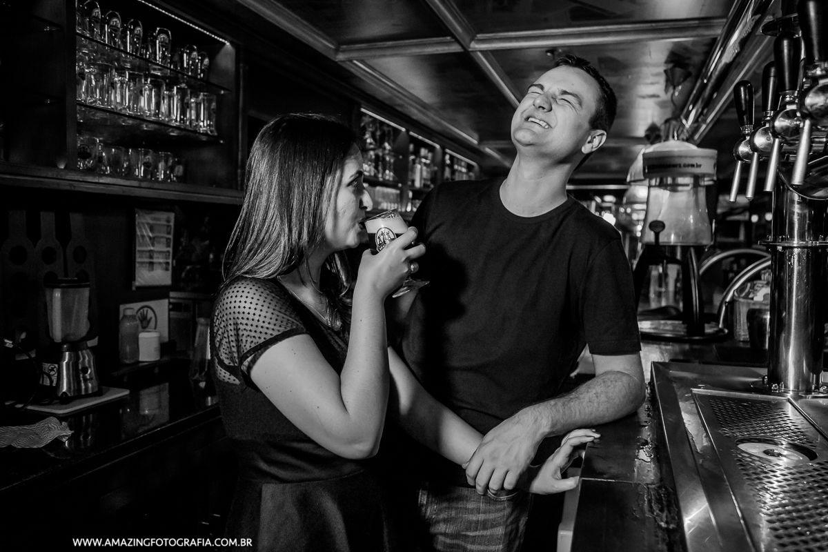 Ensaio de Casamento na cervejaria Les 3 Bresseurs em São Paulo pelo fotografo de casamento Sergio Damasceno