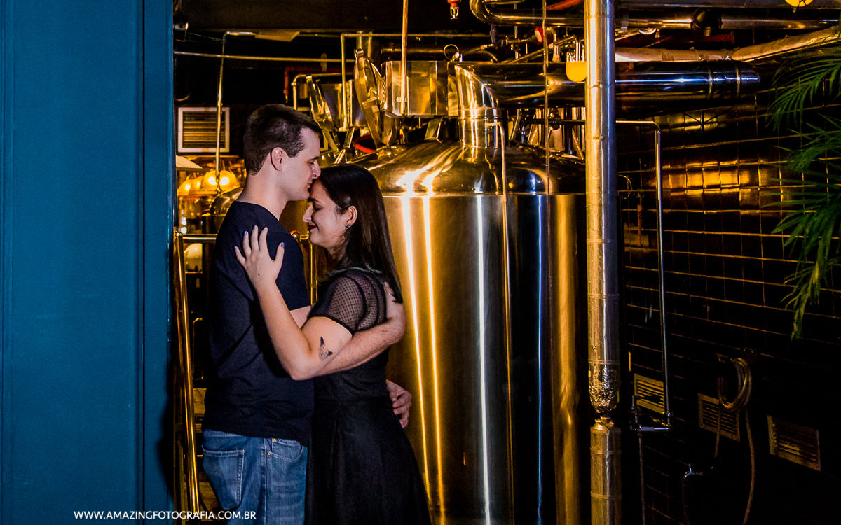 Book de Casal na cervejaria Les 3 Bresseurs pelo fotografo de casamento Sergio Damasceno