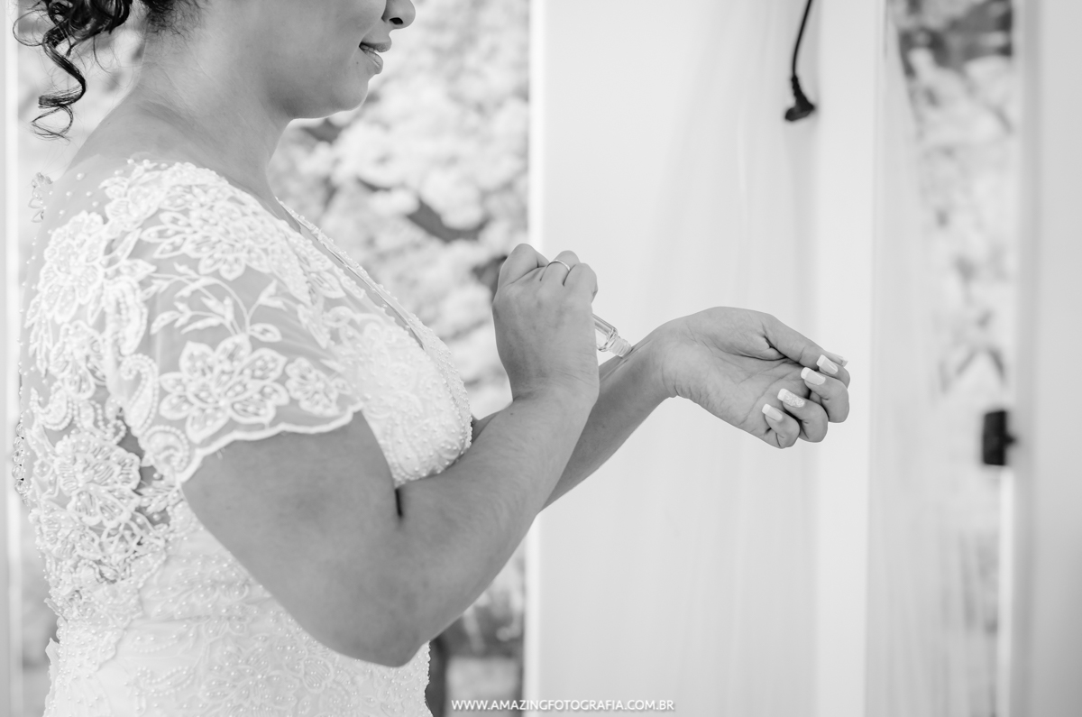 Fotografo de Casamento em Ferraz de Vasconcelos registrando o Making Of da Tais