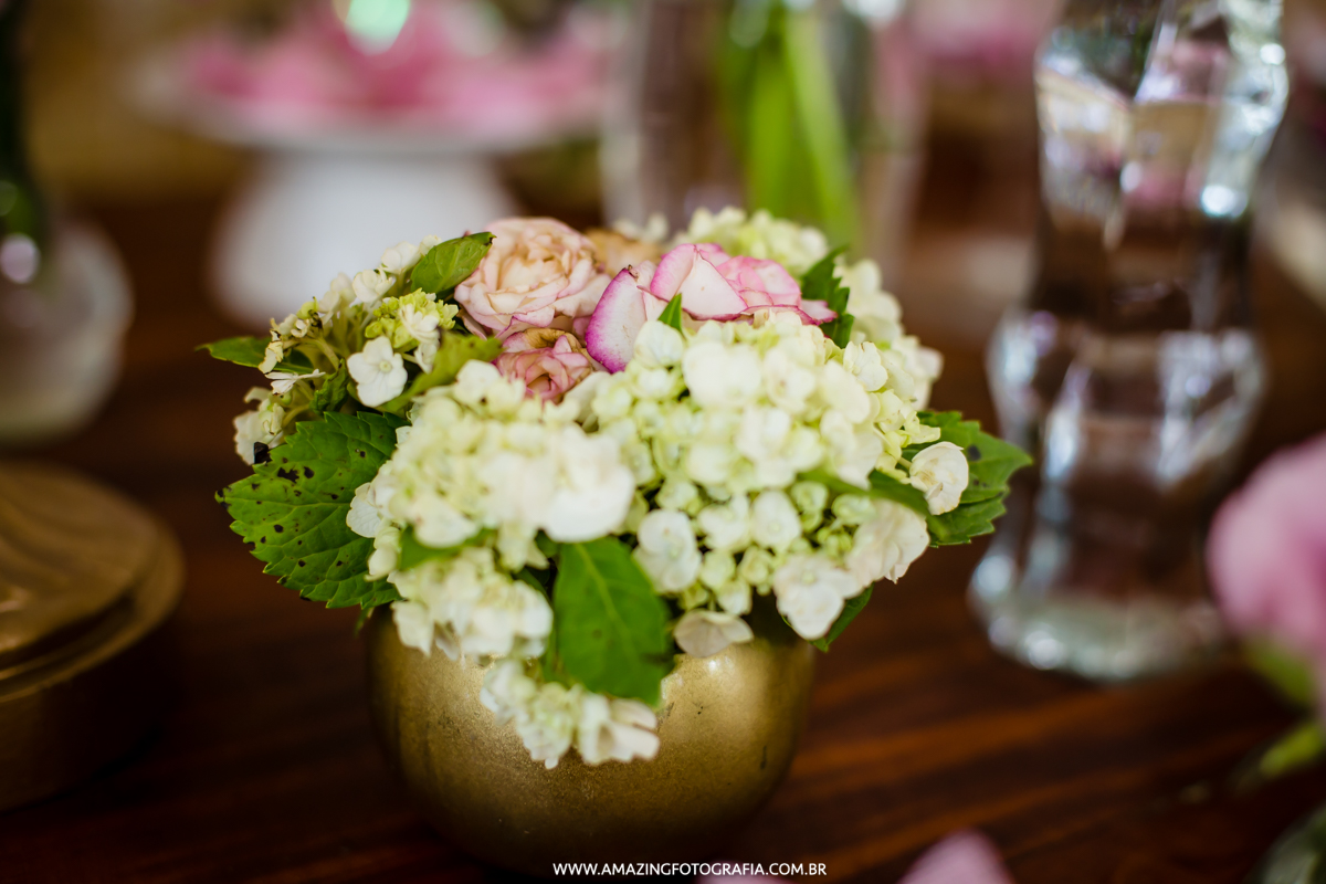 Arranjo de Flores da decoração de casamento da  Tais e Leandro
