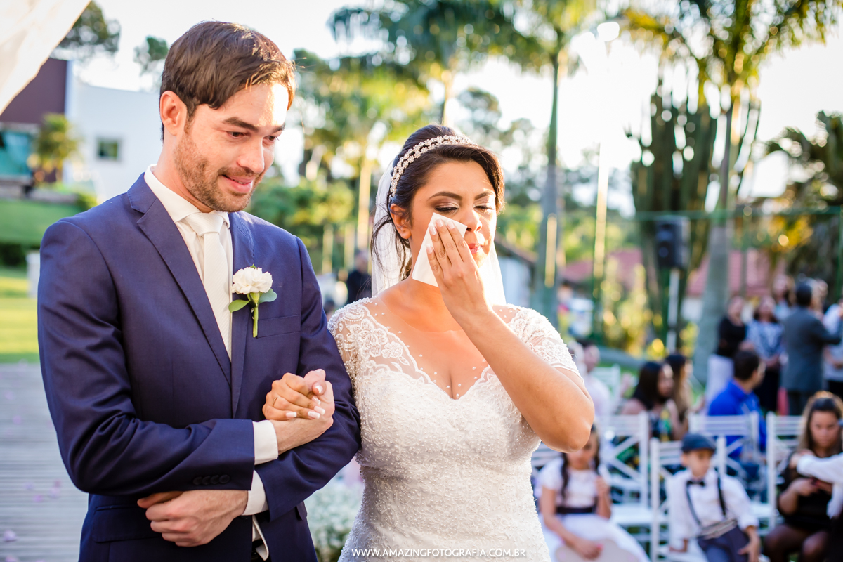Noiva Emocionanda no casamento da Tais e Leandro na Chacara Torres