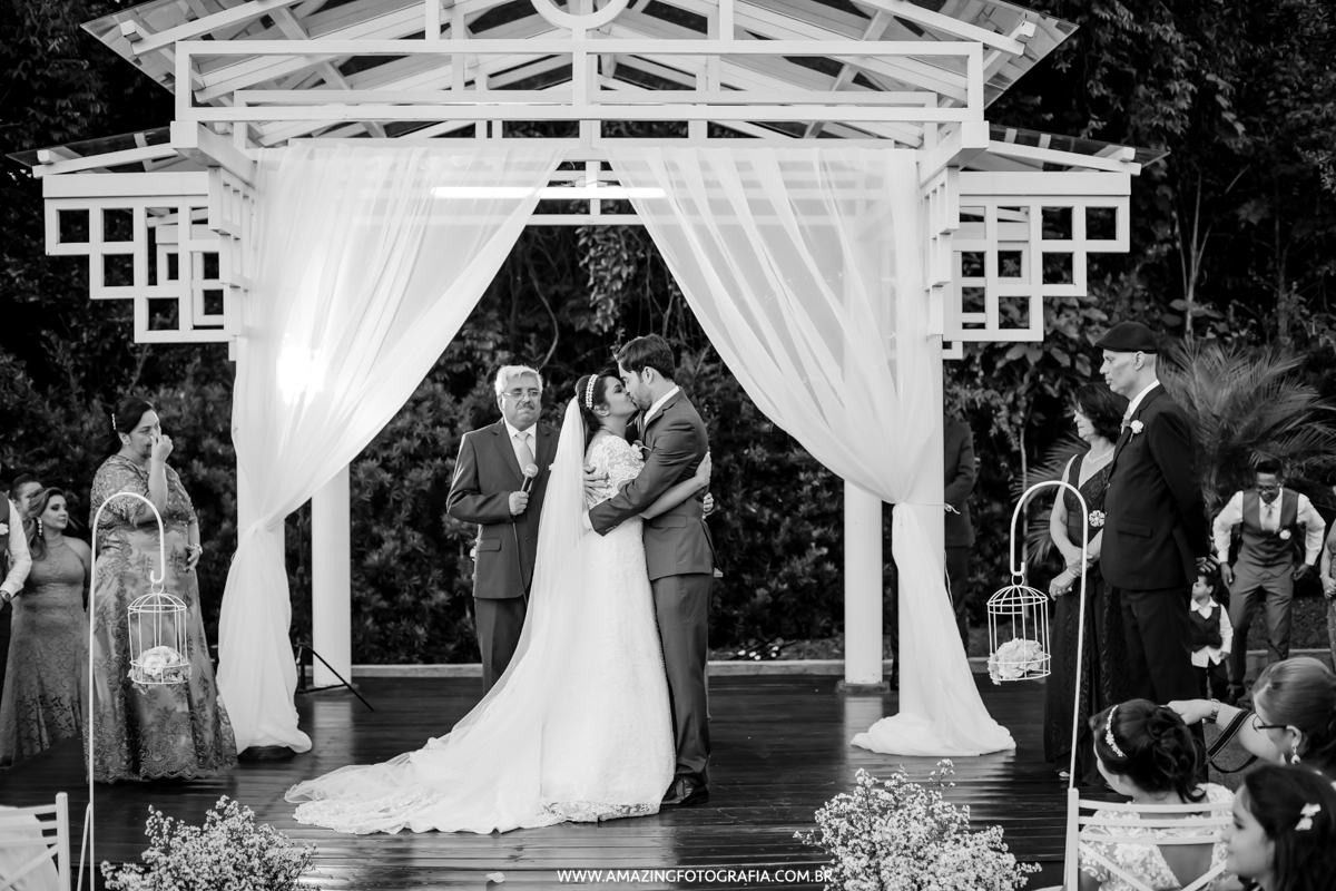 Beijos dos Noivos na Chacara Torres em Ferraz de Vasconcelos