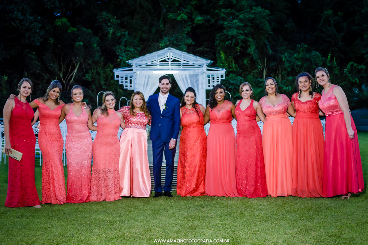 Fotos com as Madrinhas e noivo na Chácara Torres
