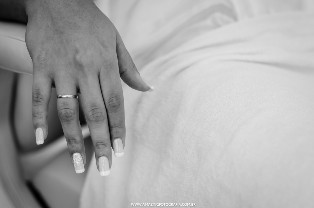 Unha da Noiva Tais em seu making of de noiva