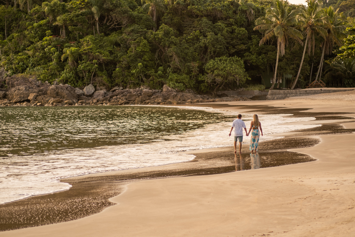 Ensaio Pre Wedding da Thais e do Christiano realizado na Praia das Conchas no Guarujá, litoral de São Paulo