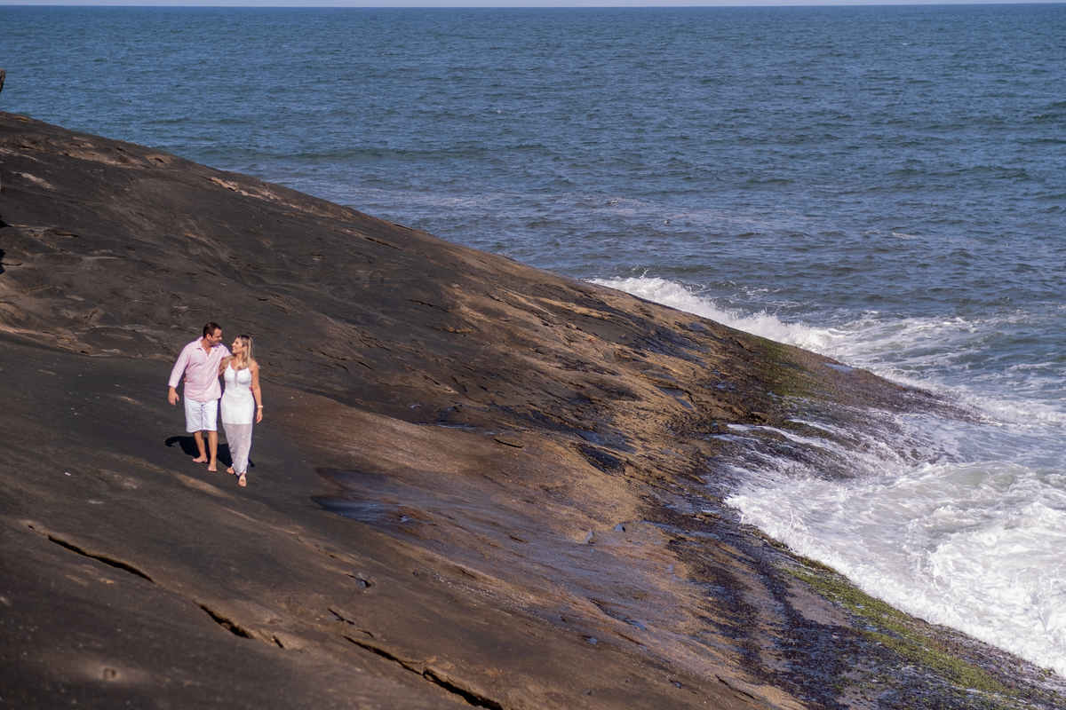 Ensaio Pre Wedding da Thais e do Christiano realizado na Praia das Conchas no Guarujá, litoral de São Paulo