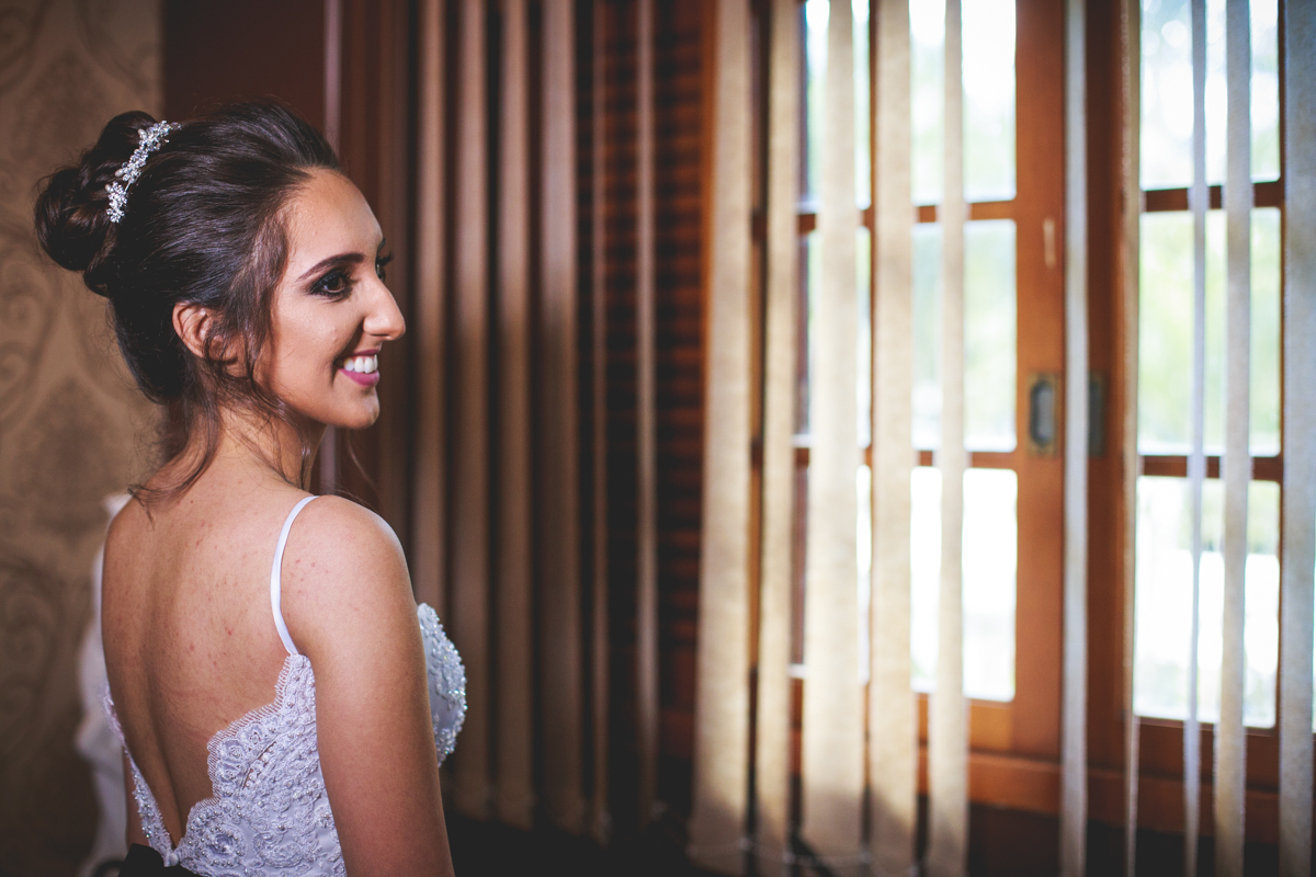 Noiva linda no buffet Alpes Serrano em Mairipora