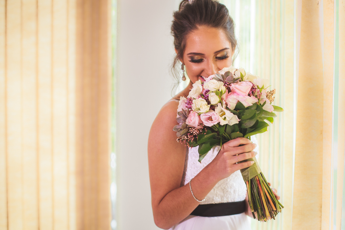 Stefanie é a linda noiva no buffet alpes serrano
