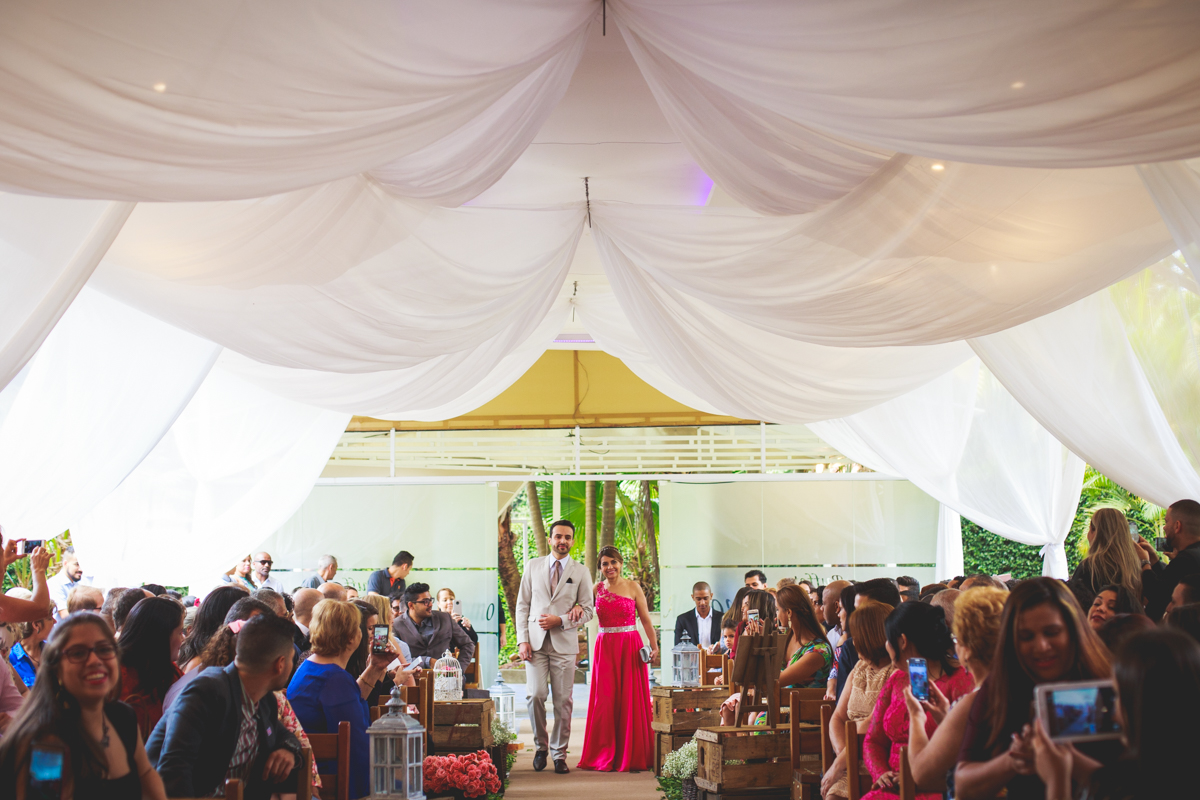 Entrada do noivo no Buffet Alpes Serrano