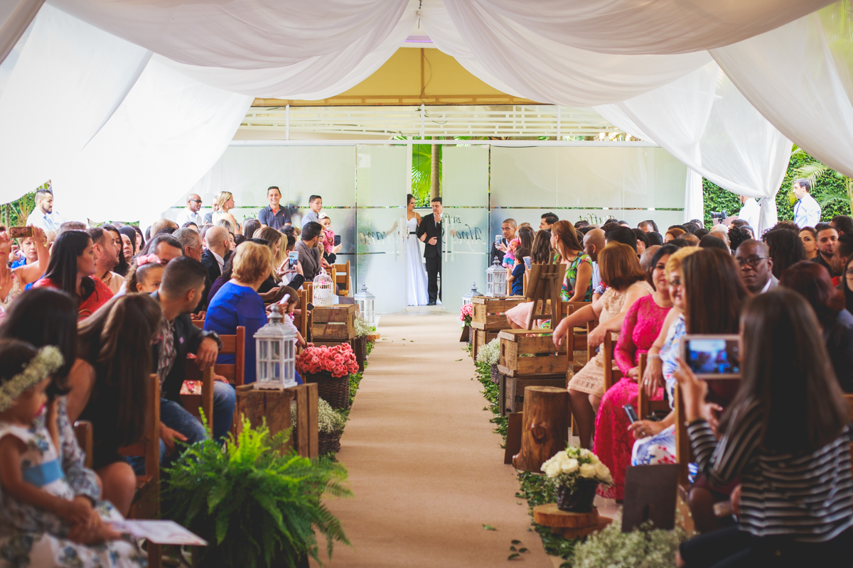 Entrada da noiva no buffet Alpes Serrano