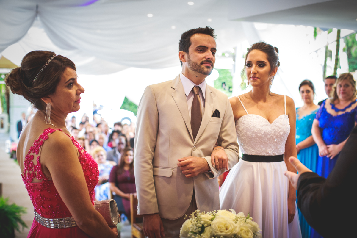 Amazing Fotografia registrando a chegada da noiva no Buffet Alpes Serrano