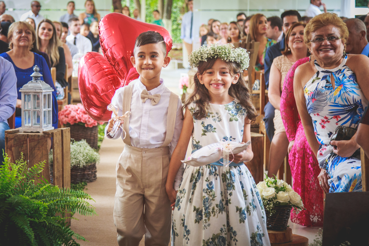 Amazing Fotografia registrando a entrada das alianças em Mairipora