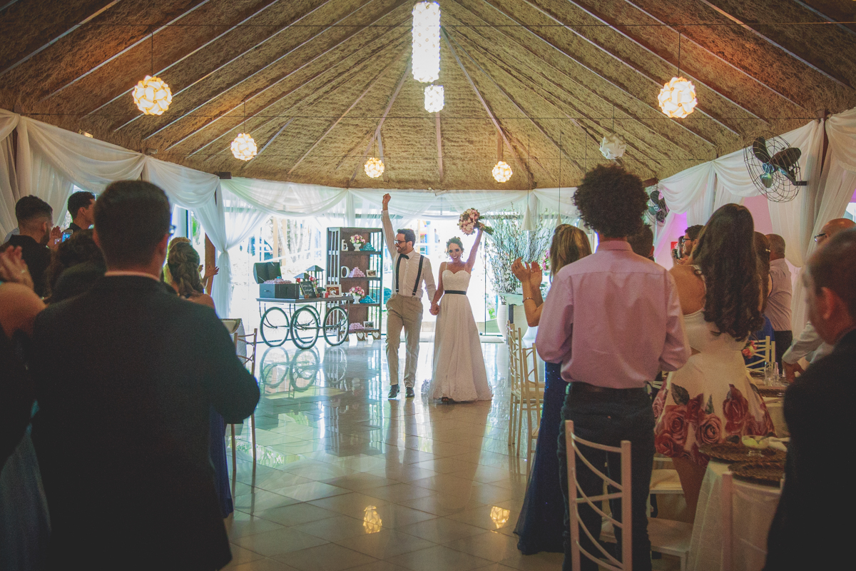 Entrada dos noivos no Buffet Alpes Serrano