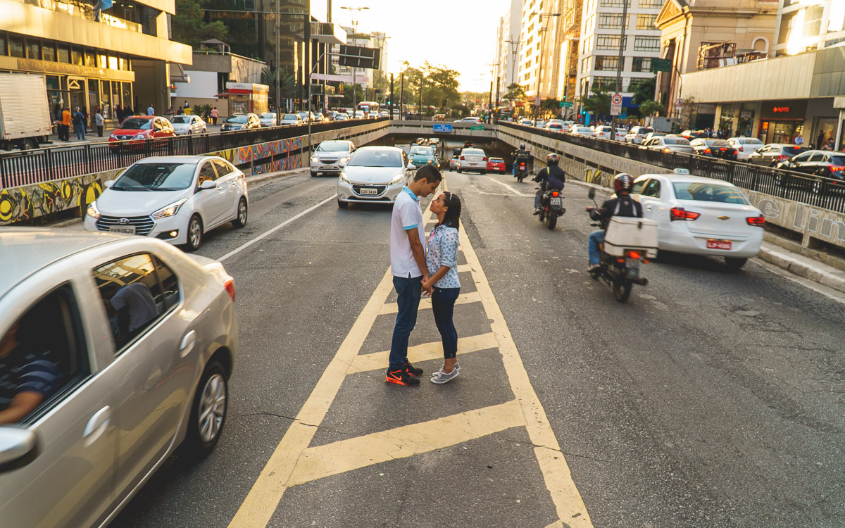 Ensaio de Casais realizado pela Amazing Fotografia na Avenida Paulista