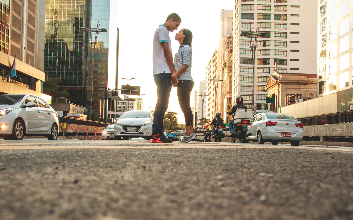 Avenida Paulista foi o local do Book de Casamento da Camila e Darlin