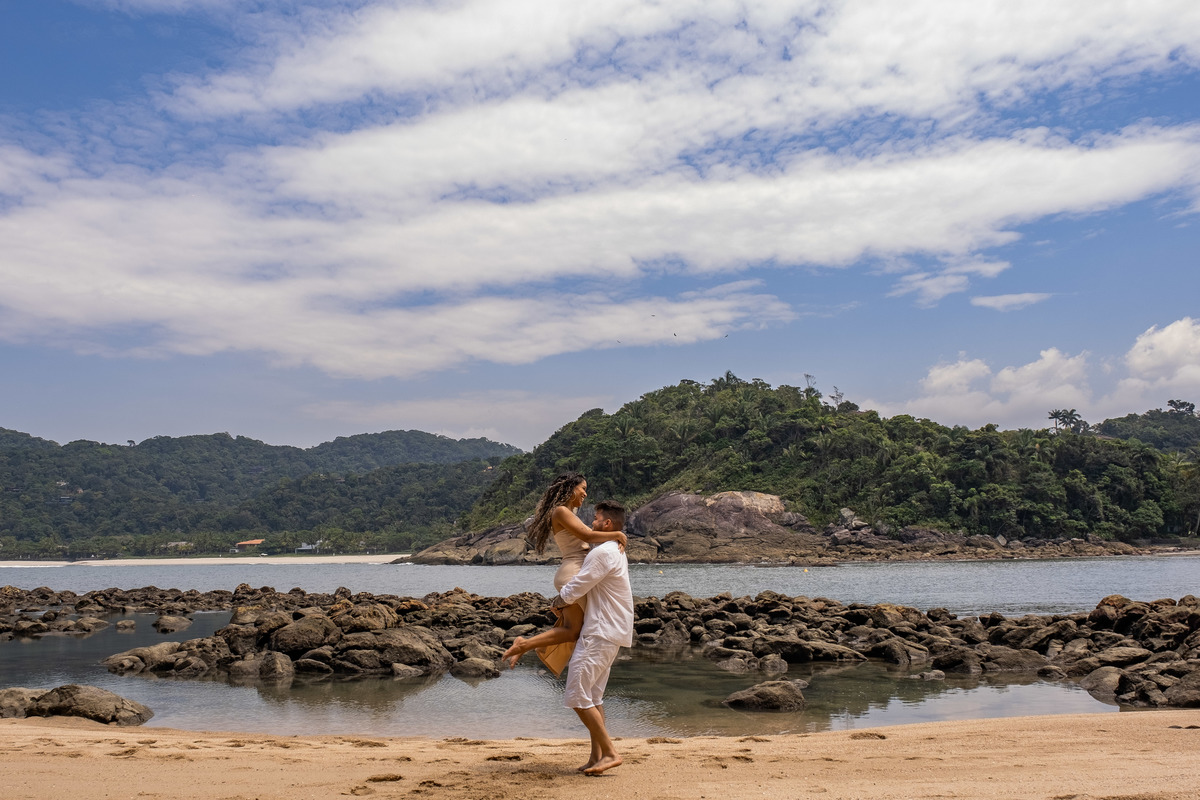 Ensaio Pre Wedding lindo demais feito com a Gisele e com o Hericles na praia das Conchas e na Praia de Iporanga no Guaruja, litoral de São Paulo. 