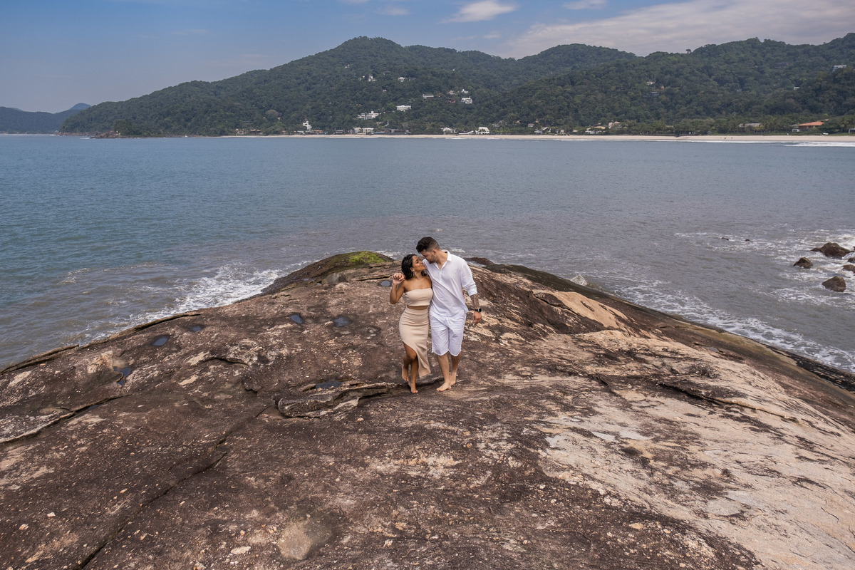Ensaio Pre Wedding lindo demais feito com a Gisele e com o Hericles na praia das Conchas e na Praia de Iporanga no Guaruja, litoral de São Paulo. 