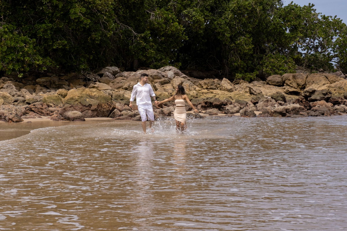 Ensaio Pre Wedding lindo demais feito com a Gisele e com o Hericles na praia das Conchas e na Praia de Iporanga no Guaruja, litoral de São Paulo. 