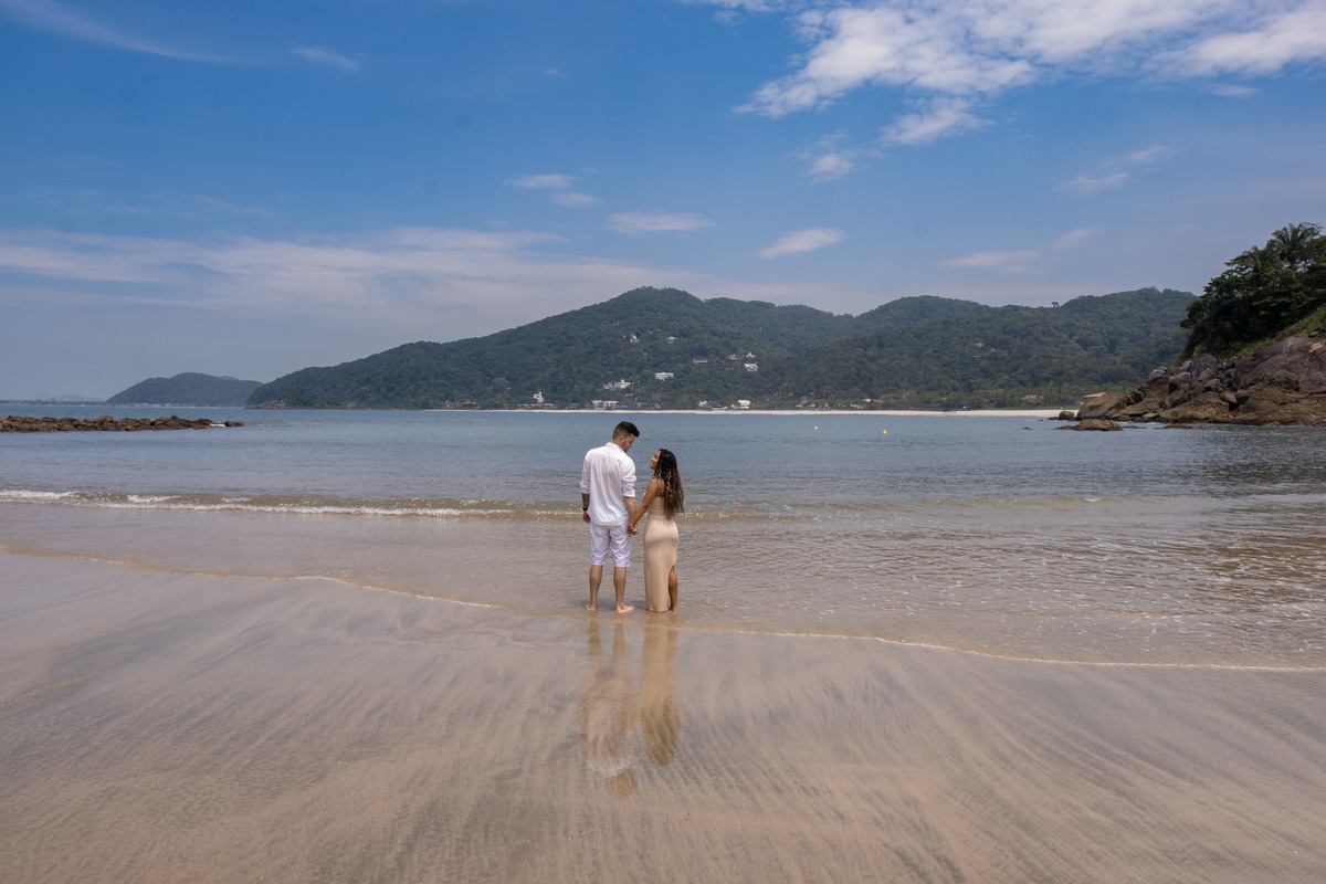 Ensaio Pre Wedding lindo demais feito com a Gisele e com o Hericles na praia das Conchas e na Praia de Iporanga no Guaruja, litoral de São Paulo. 