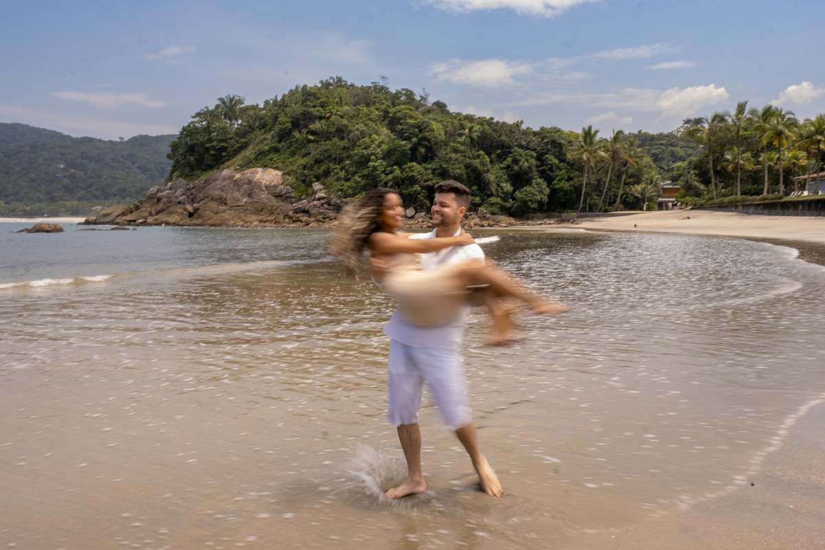 Ensaio Pre Wedding lindo demais feito com a Gisele e com o Hericles na praia das Conchas e na Praia de Iporanga no Guaruja, litoral de São Paulo. 