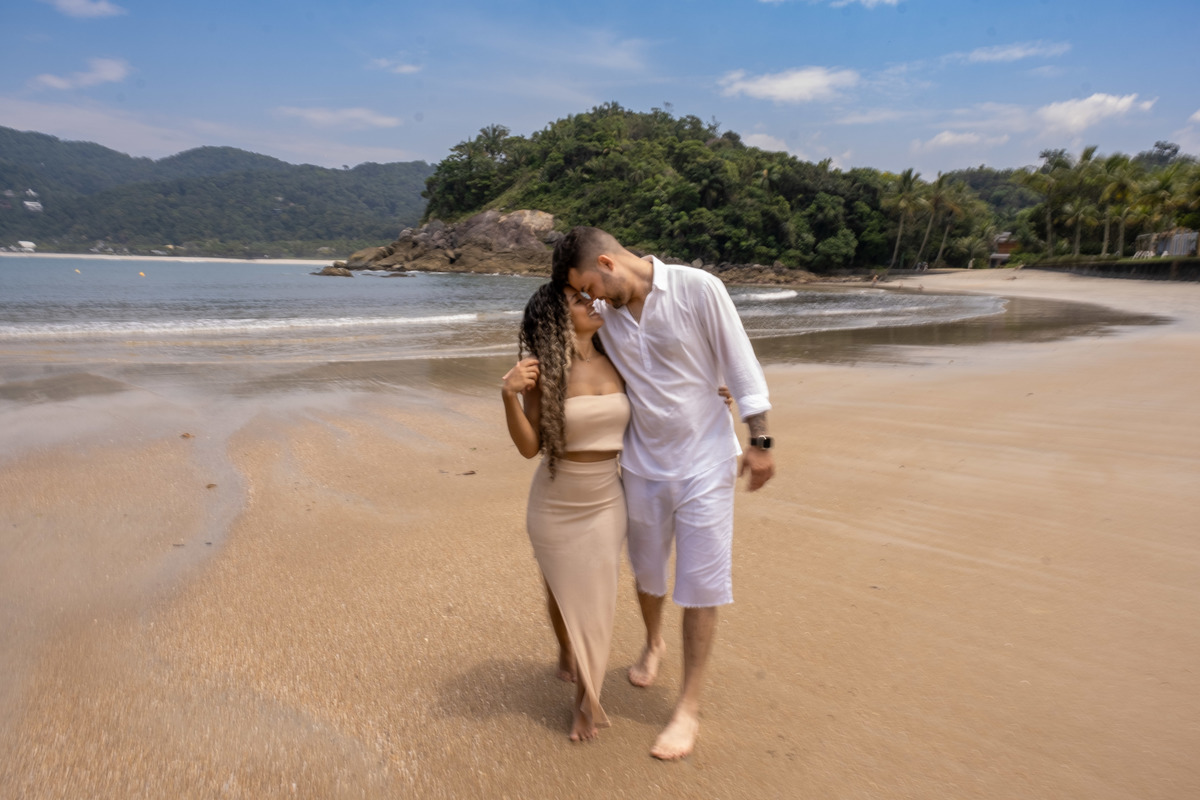 Ensaio Pre Wedding lindo demais feito com a Gisele e com o Hericles na praia das Conchas e na Praia de Iporanga no Guaruja, litoral de São Paulo. 