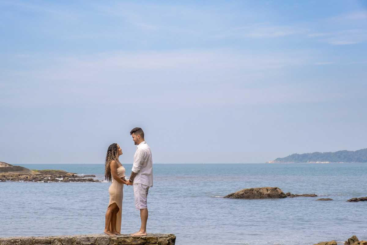 Ensaio Pre Wedding lindo demais feito com a Gisele e com o Hericles na praia das Conchas e na Praia de Iporanga no Guaruja, litoral de São Paulo. 