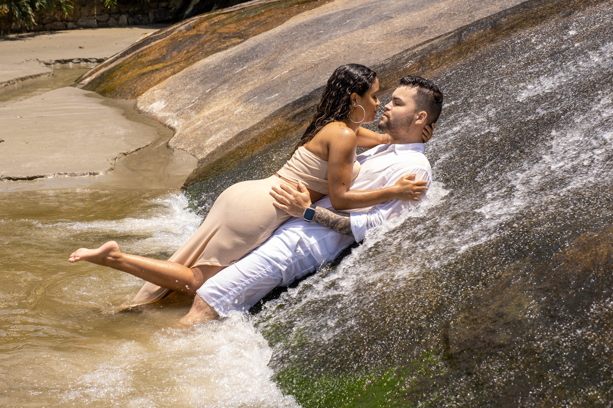 Ensaio Pre Wedding lindo demais feito com a Gisele e com o Hericles na praia das Conchas e na Praia de Iporanga no Guaruja, litoral de São Paulo. 