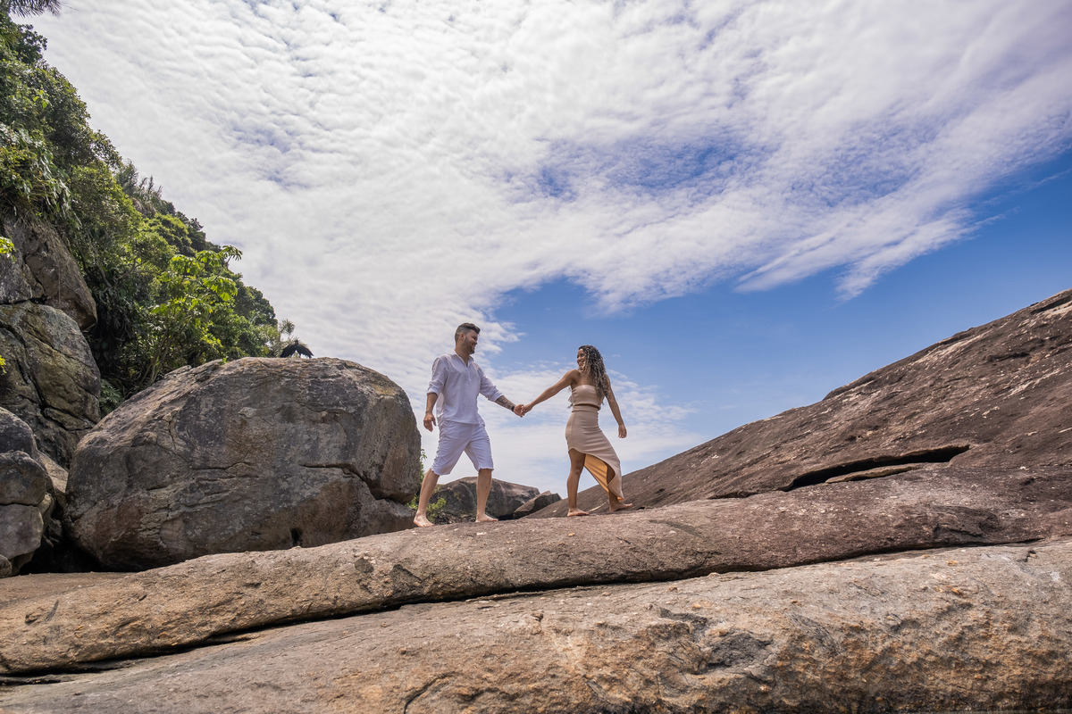 Ensaio Pre Wedding lindo demais feito com a Gisele e com o Hericles na praia das Conchas e na Praia de Iporanga no Guaruja, litoral de São Paulo. 