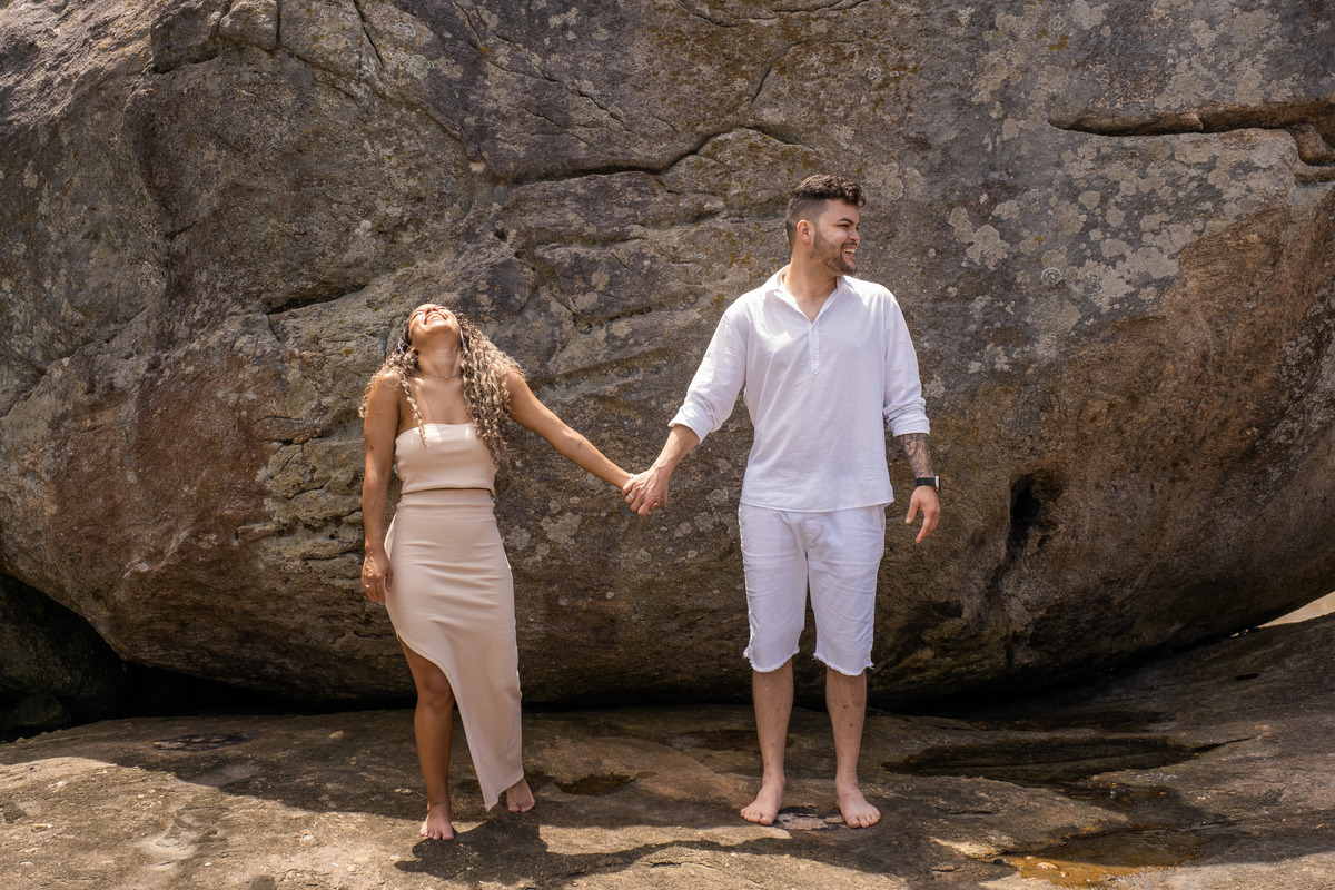 Ensaio Pre Wedding lindo demais feito com a Gisele e com o Hericles na praia das Conchas e na Praia de Iporanga no Guaruja, litoral de São Paulo. 