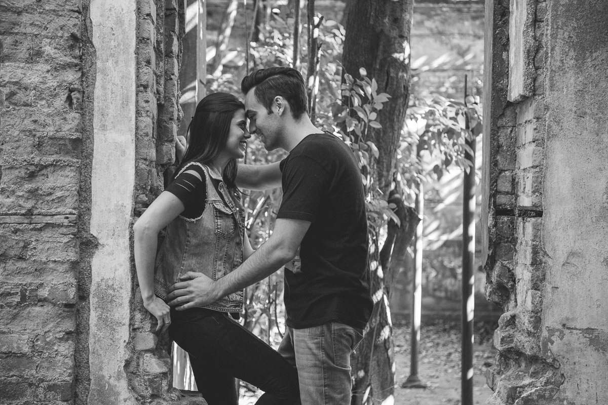 Ensaio de Casal feito pelo Amazing Fotografia na Vila Maria Zelia em São Paulo
