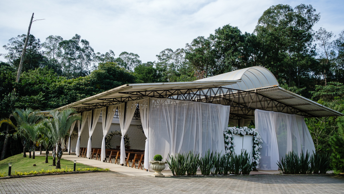 Casamento realizado no Quinta dos Pinheiros da Talissa e do Renato 