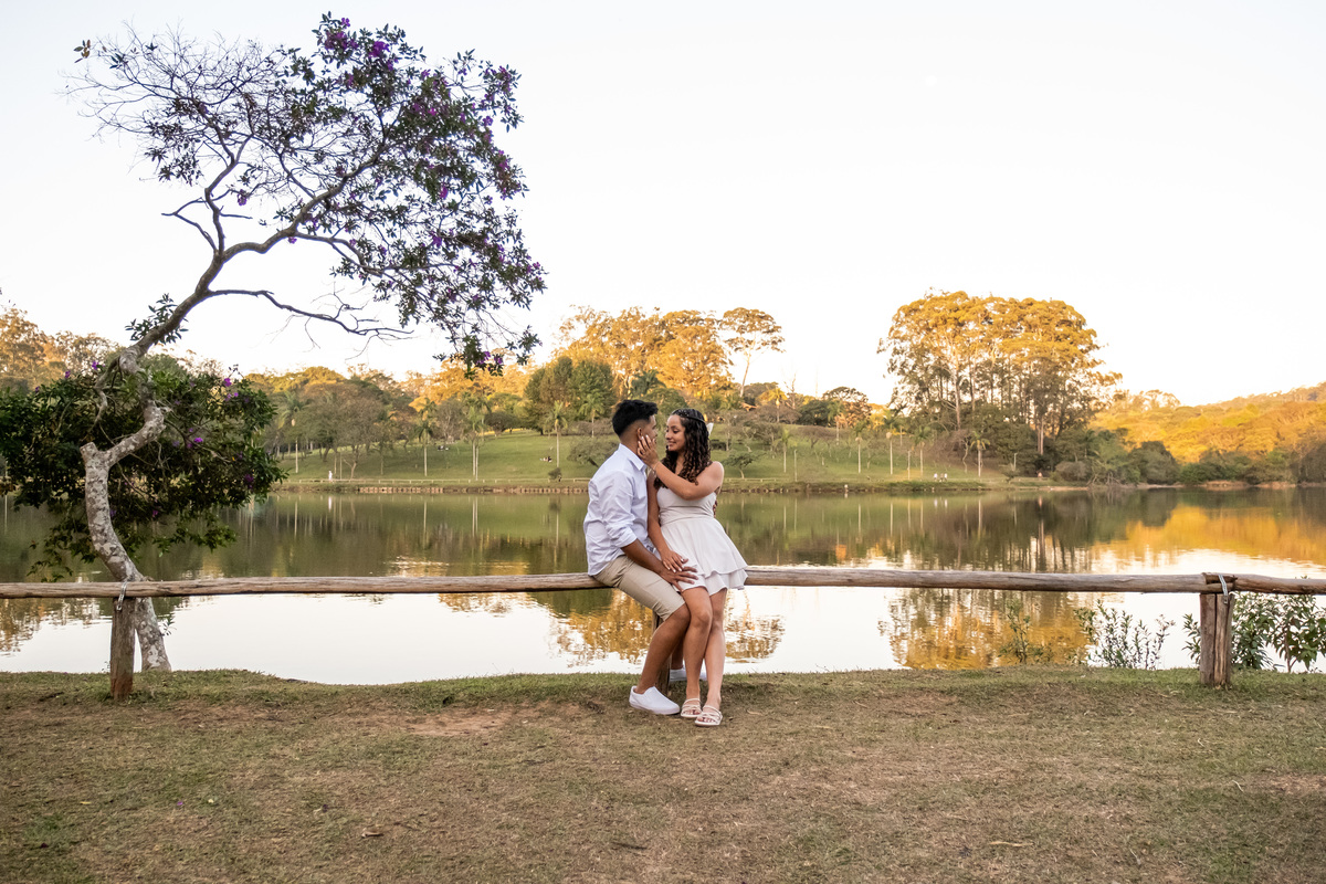 Ensaio Pre Wedding da Kerolyn e do Vinícius realizado no Parque do Carmo