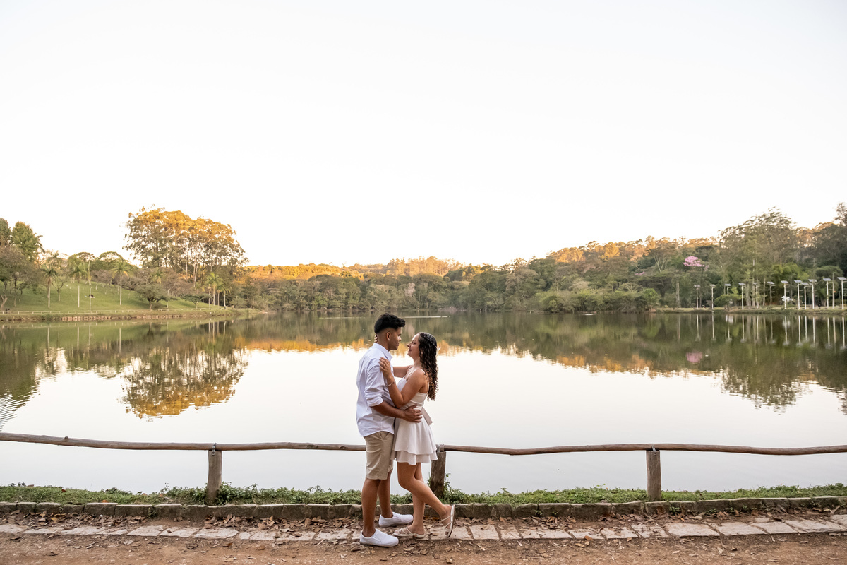 Ensaio Pre Wedding da Kerolyn e do Vinícius realizado no Parque do Carmo