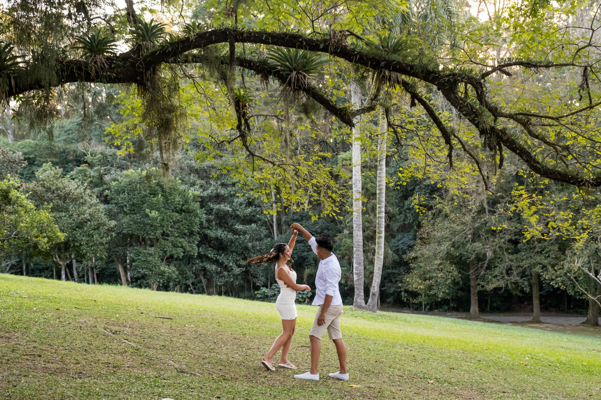 Ensaio Pre Wedding da Kerolyn e do Vinícius realizado no Parque do Carmo