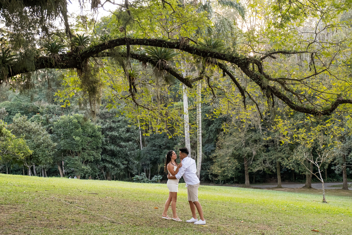 Ensaio Pre Wedding da Kerolyn e do Vinícius realizado no Parque do Carmo