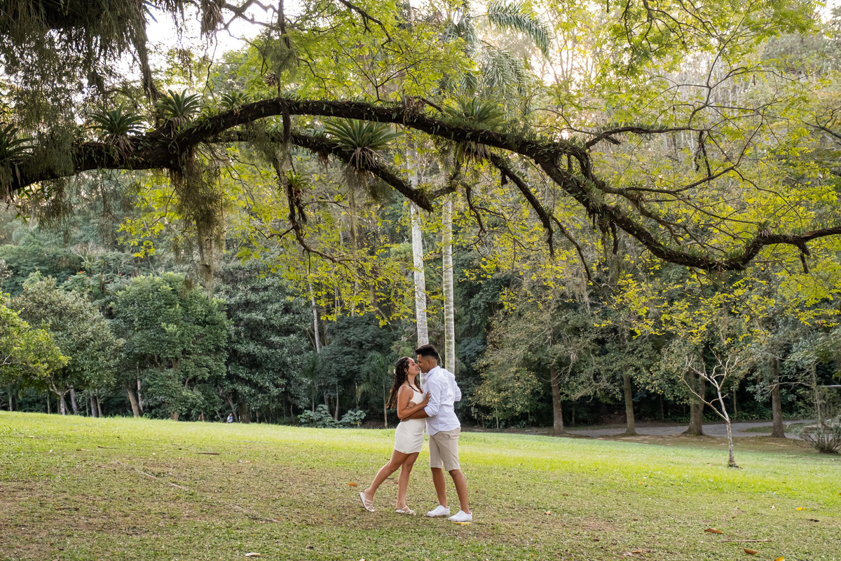 Ensaio Pre Wedding da Kerolyn e do Vinícius realizado no Parque do Carmo