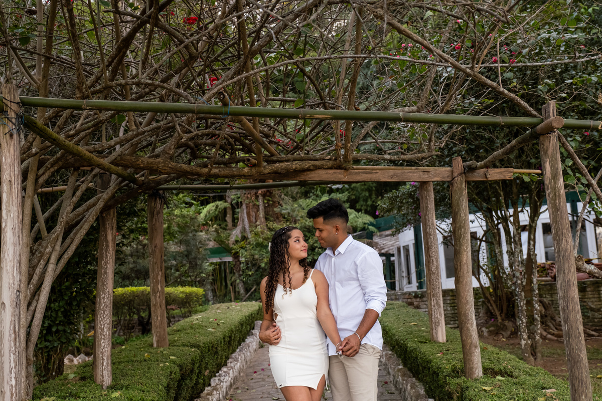 Ensaio Pre Wedding da Kerolyn e do Vinícius realizado no Parque do Carmo