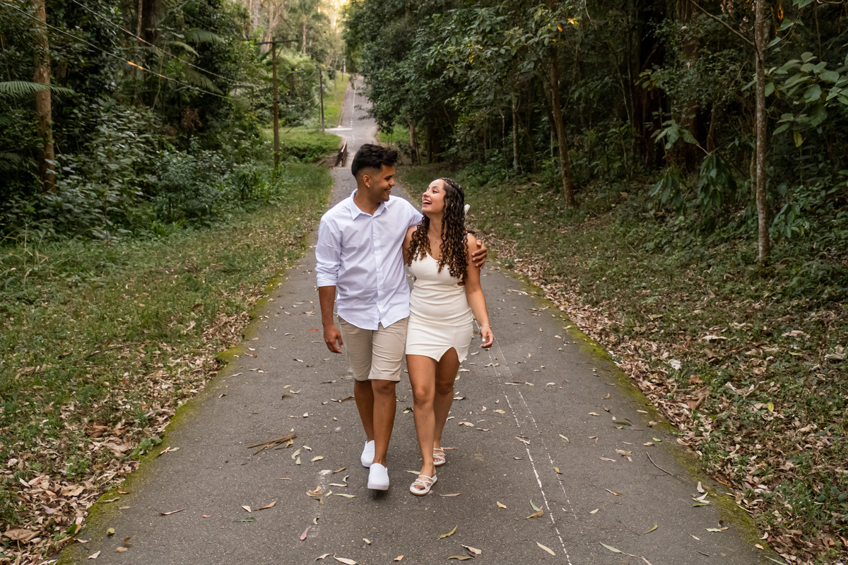 Ensaio Pre Wedding da Kerolyn e do Vinícius realizado no Parque do Carmo
