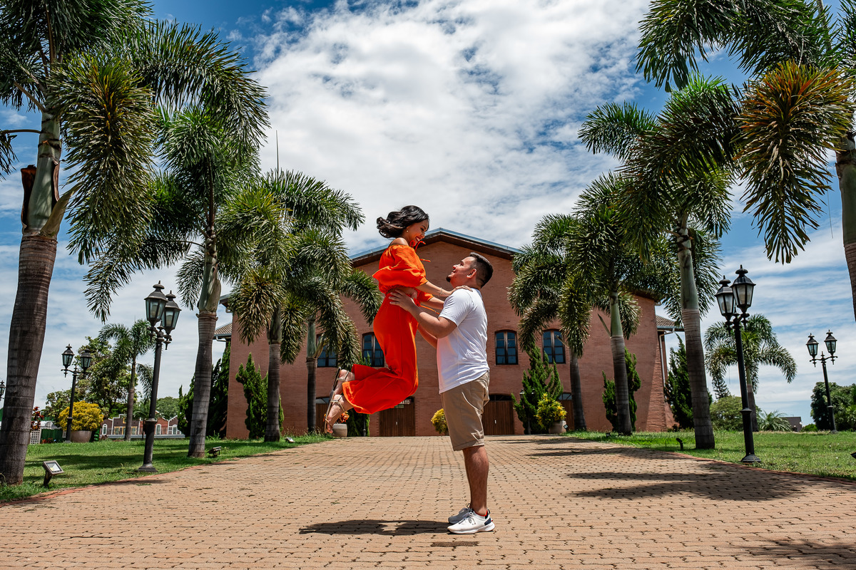 Ensaio Pre Wedding realizado em Holambra da Andressa e do Murilo