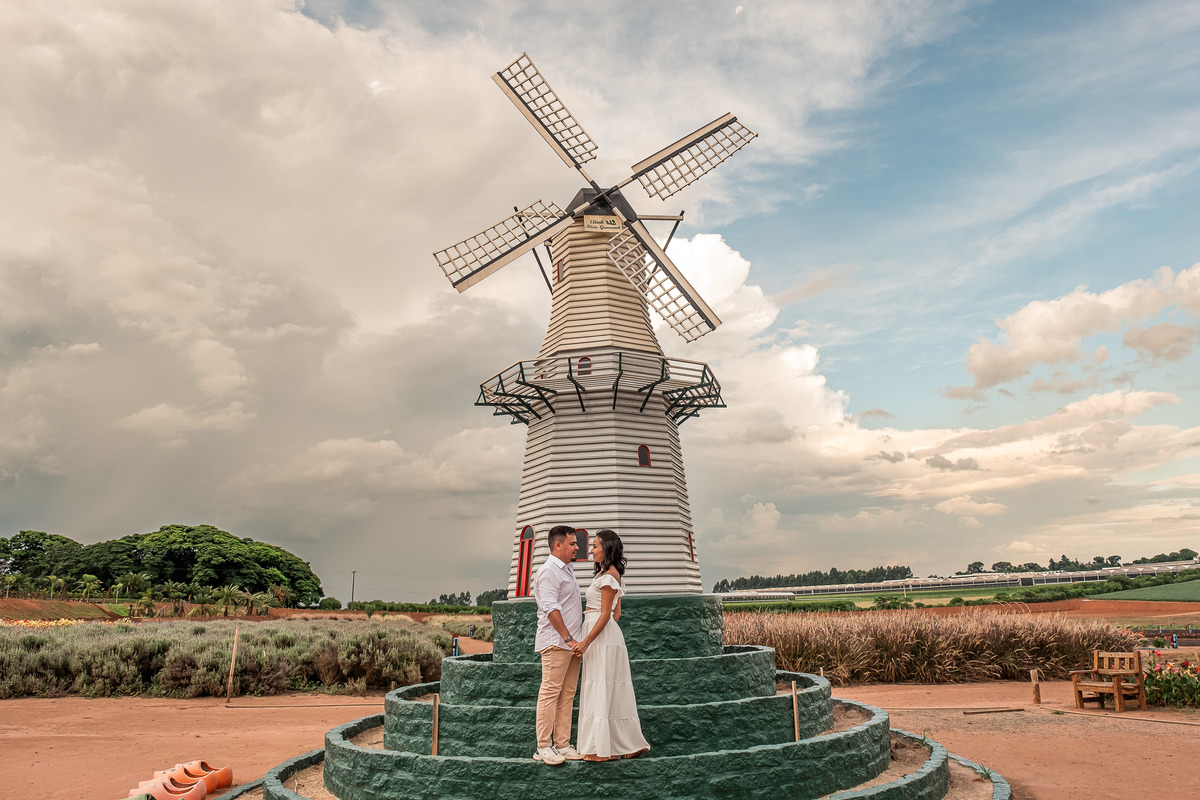 Ensaio Pre Wedding realizado em Holambra da Andressa e do Murilo