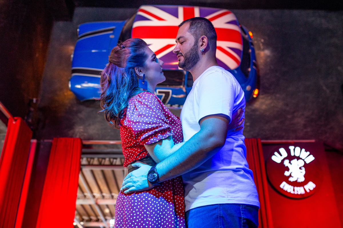 Ensaio Pre Wedding na Cervejaria Old Town da Mari e do Rondinelly 