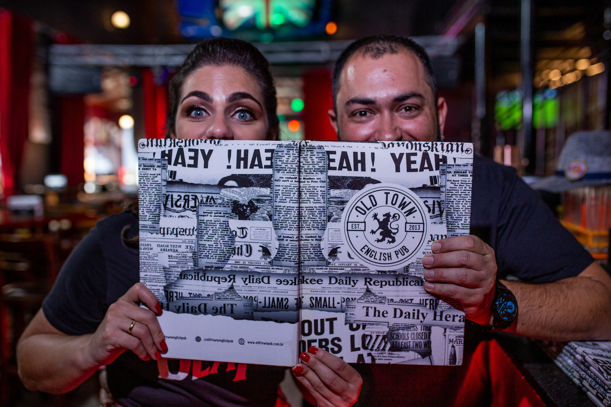 Ensaio Pre Wedding na Cervejaria Old Town da Mari e do Rondinelly 