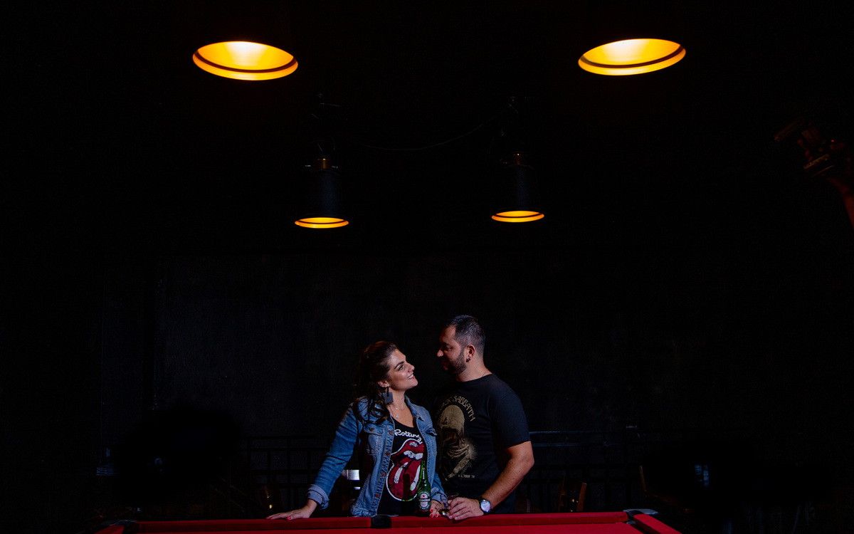 Ensaio Pre Wedding na Cervejaria Old Town da Mari e do Rondinelly 