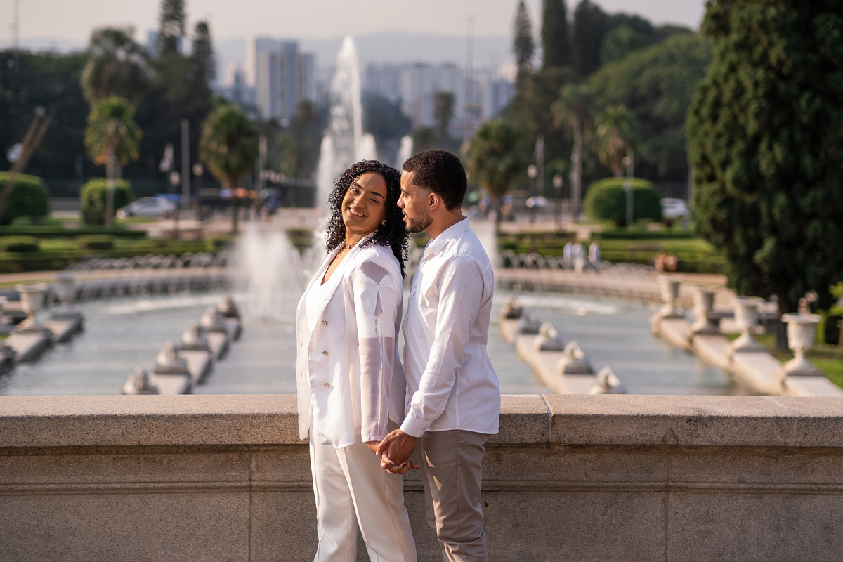 Ensaio Pre Wedding realizado no Museu do Ipiranga da Gleice e do Vinicius