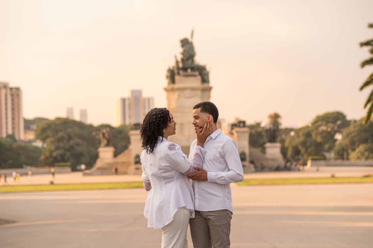Ensaio Pre Wedding realizado no Museu do Ipiranga da Gleice e do Vinicius