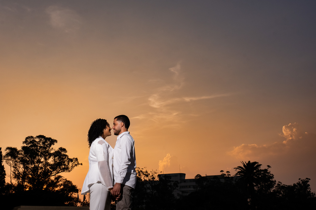 Ensaio Pre Wedding realizado no Museu do Ipiranga da Gleice e do Vinicius