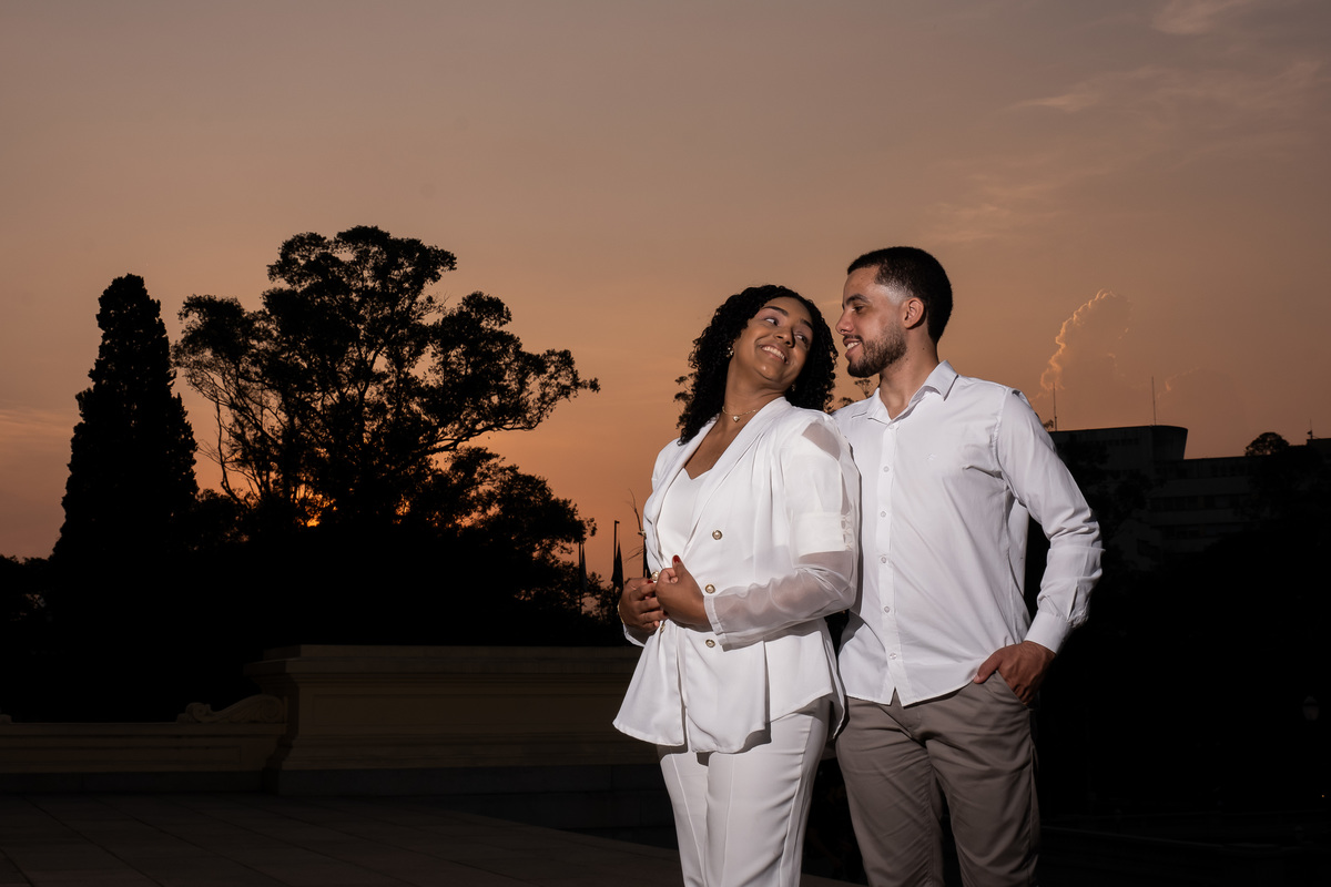 Ensaio Pre Wedding realizado no Museu do Ipiranga da Gleice e do Vinicius